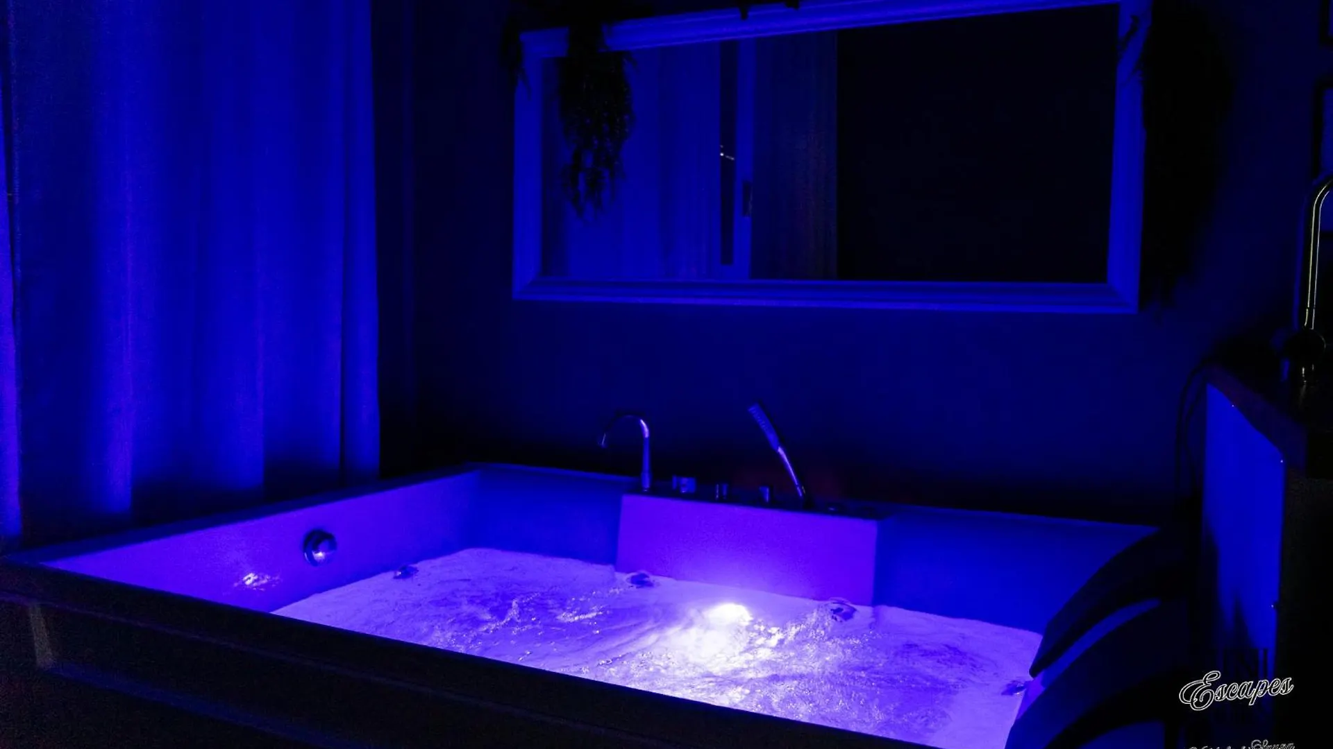 Lush Escape Suites - Hottube And Sauna Bari