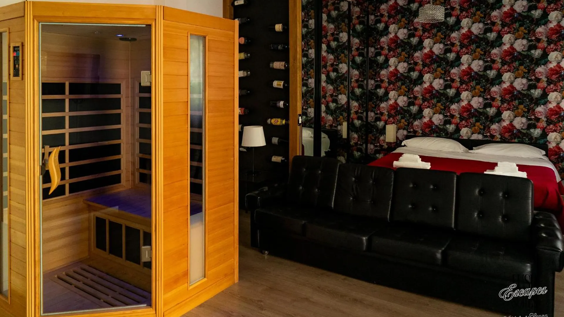 Lush Escape Suites - Hottube And Sauna Bari Apartmán