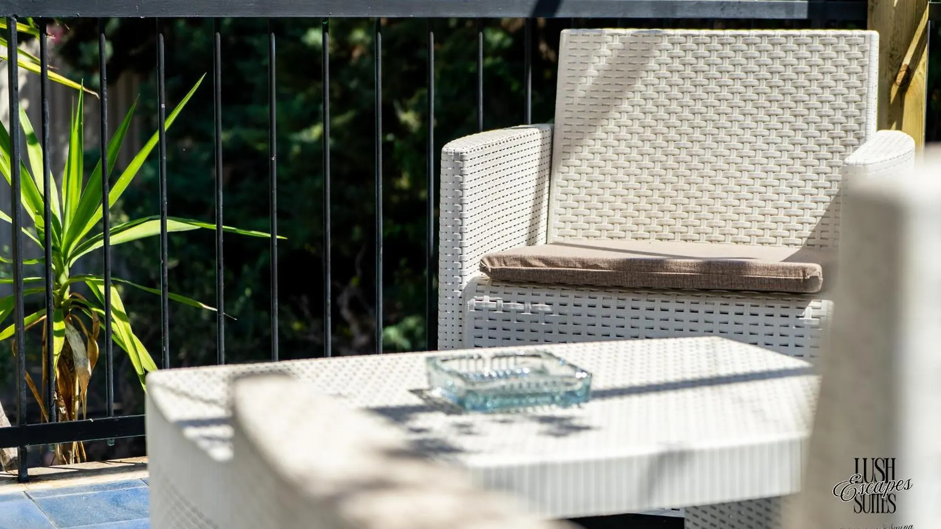 Lush Escape Suites - Hottube And Sauna Bari Apartmán