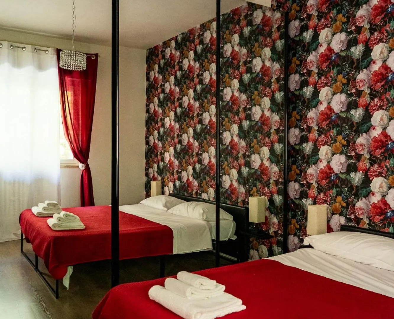 Lush Escape Suites - Hottube And Sauna Bari Apartmán