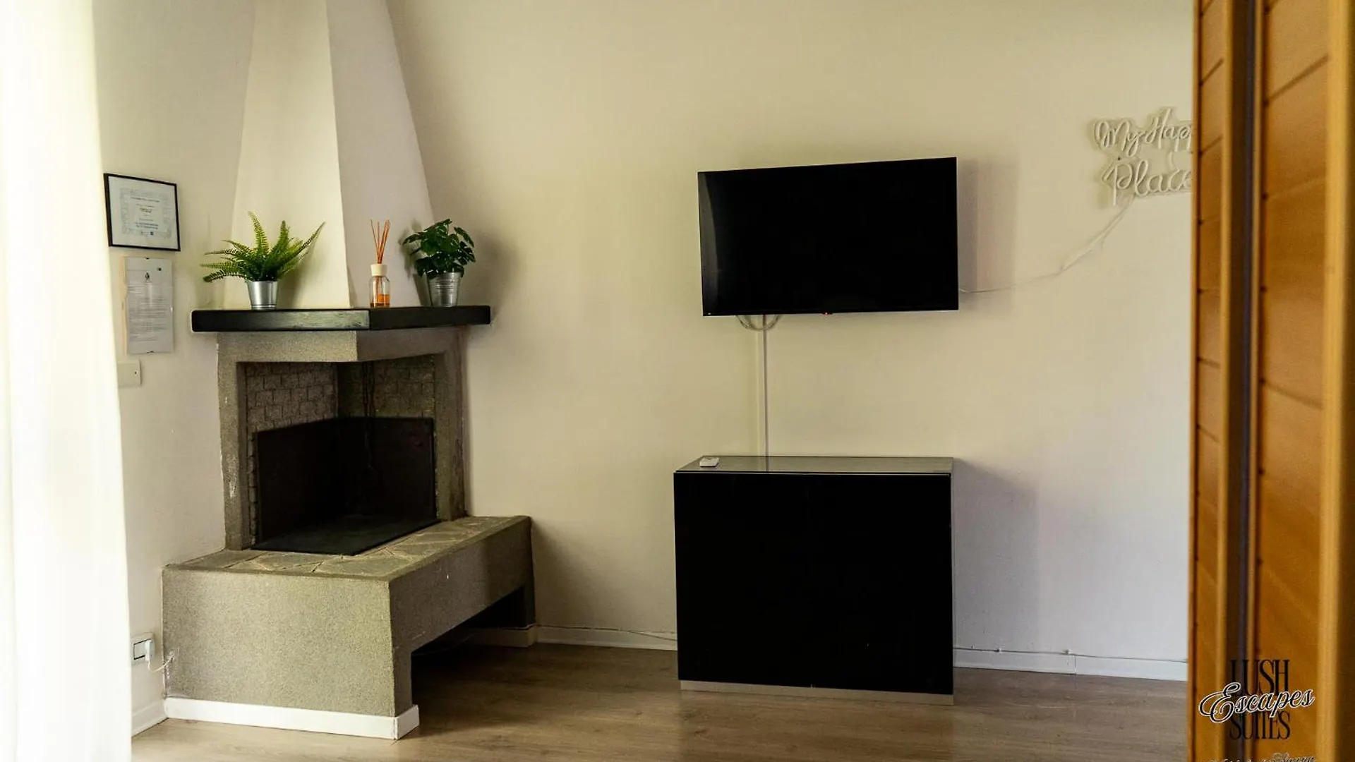 Lush Escape Suites - Hottube And Sauna Bari Apartmán