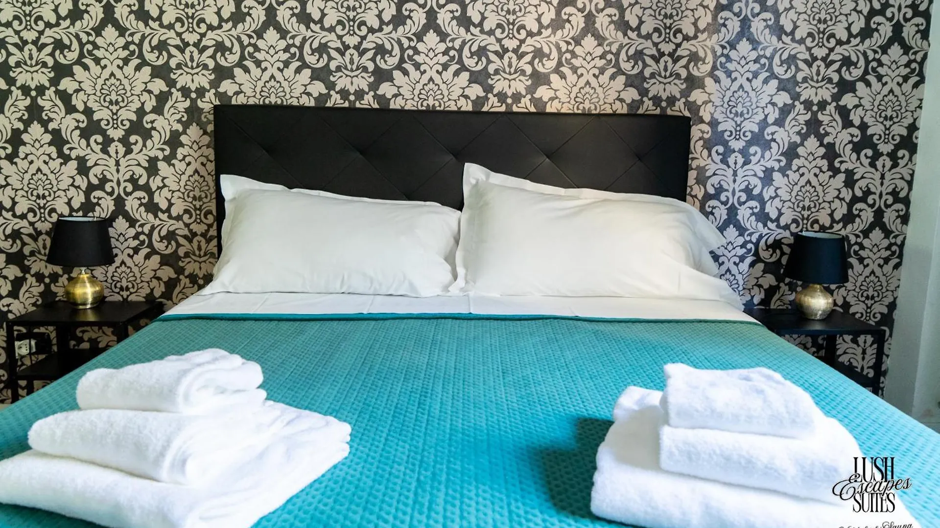 Lush Escape Suites - Hottube And Sauna Bari Itálie