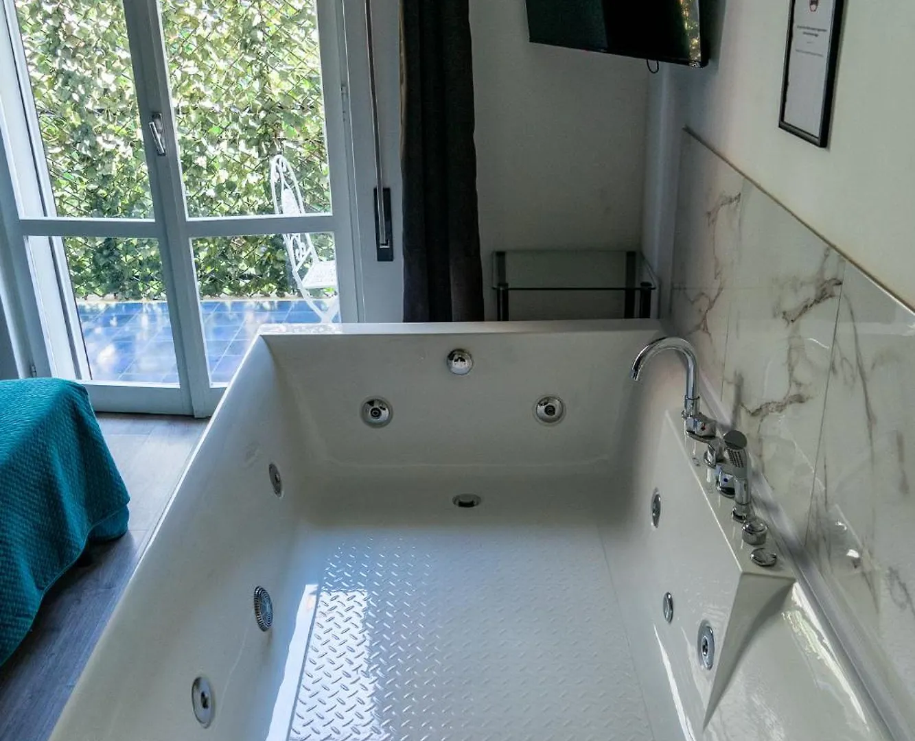 Lush Escape Suites - Hottube And Sauna Bari 0*,